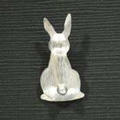 Pin Brooch (Rabbit Back)