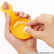 Spoon Grater (Yellow) / Kitchen Goods