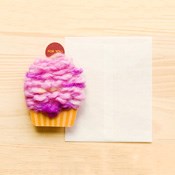 Kurukuru Cupcake Mini Card, Cranberry
