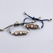 MAYGLOBE by Tribaluxe 繩結風鍊狀水鑽刺繡蠟繩手環