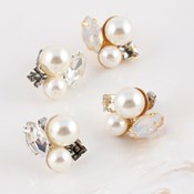 MAYGLOBE Veil, Pearl Bijoux Stud Earrings