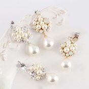MAYGLOBE Veil, Pearl Bijoux & Raindrop Pearl Earrings