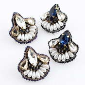 MAYGLOBE by Tribaluxe 珍珠寶石刺繡夾式耳環