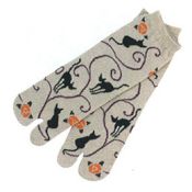 KUROCHIKU Japanese-Style Tabi Socks - Black Cat, Peach